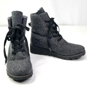 BearPaw wool felt wedge combat boots fleece lined wool insole 7